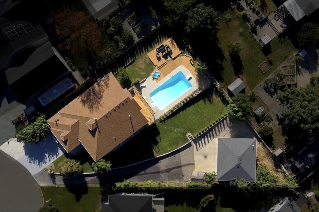 Luxurious 5 Bedroom House With Pool & Sauna West Kelowna Extérieur photo