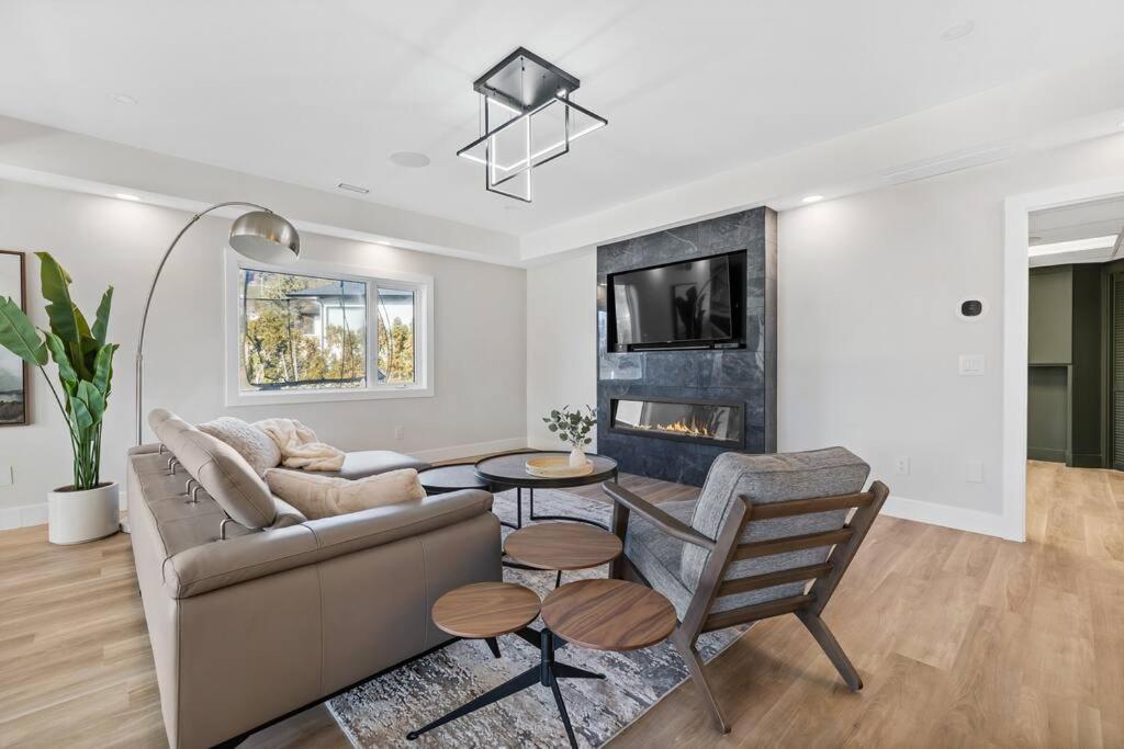 Luxurious 5 Bedroom House With Pool & Sauna West Kelowna Extérieur photo