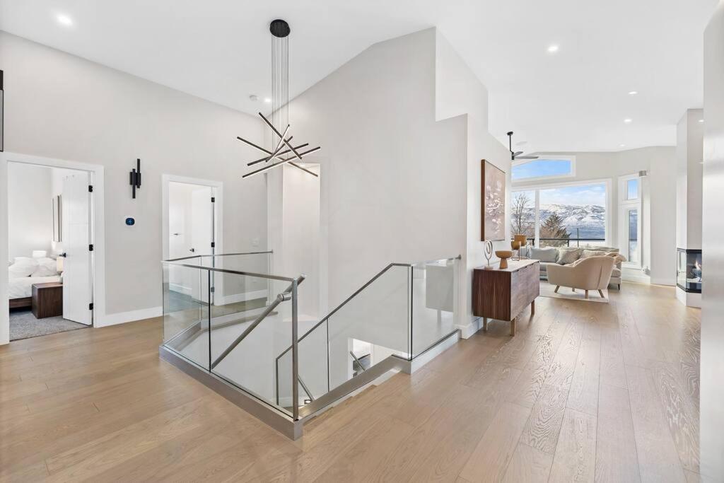 Luxurious 5 Bedroom House With Pool & Sauna West Kelowna Extérieur photo