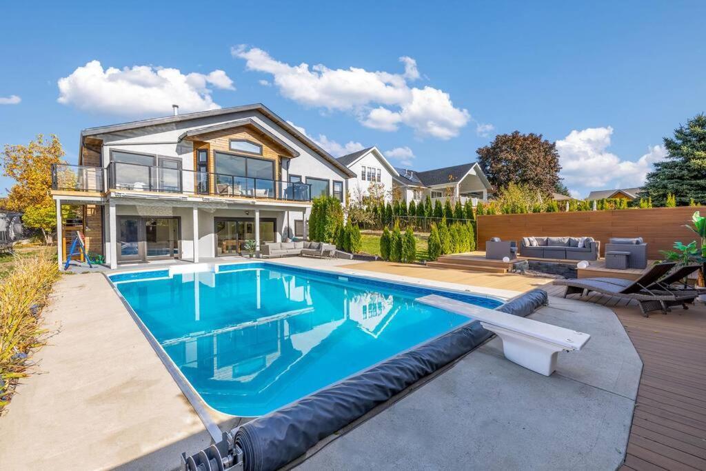 Luxurious 5 Bedroom House With Pool & Sauna West Kelowna Extérieur photo