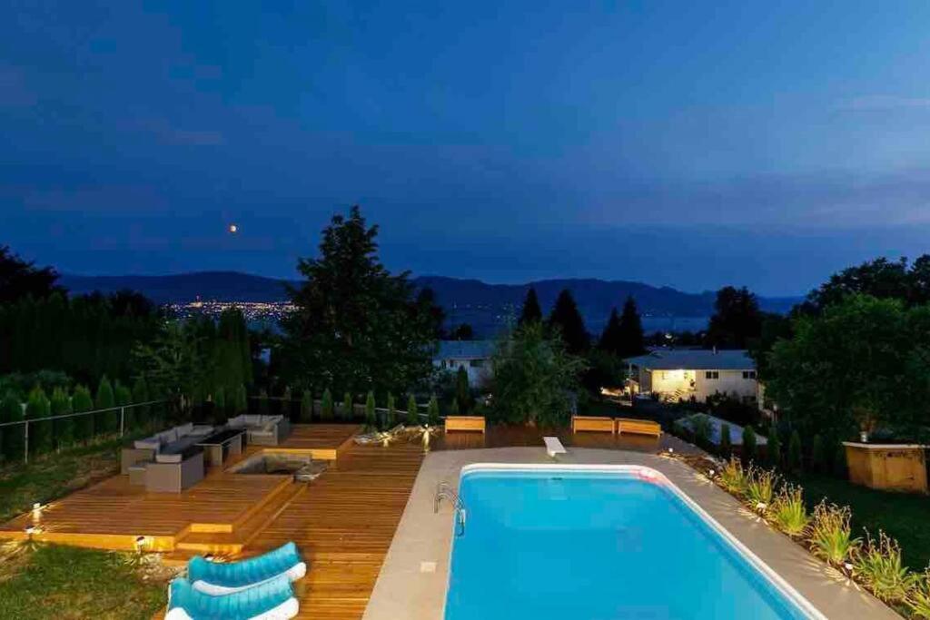 Luxurious 5 Bedroom House With Pool & Sauna West Kelowna Extérieur photo