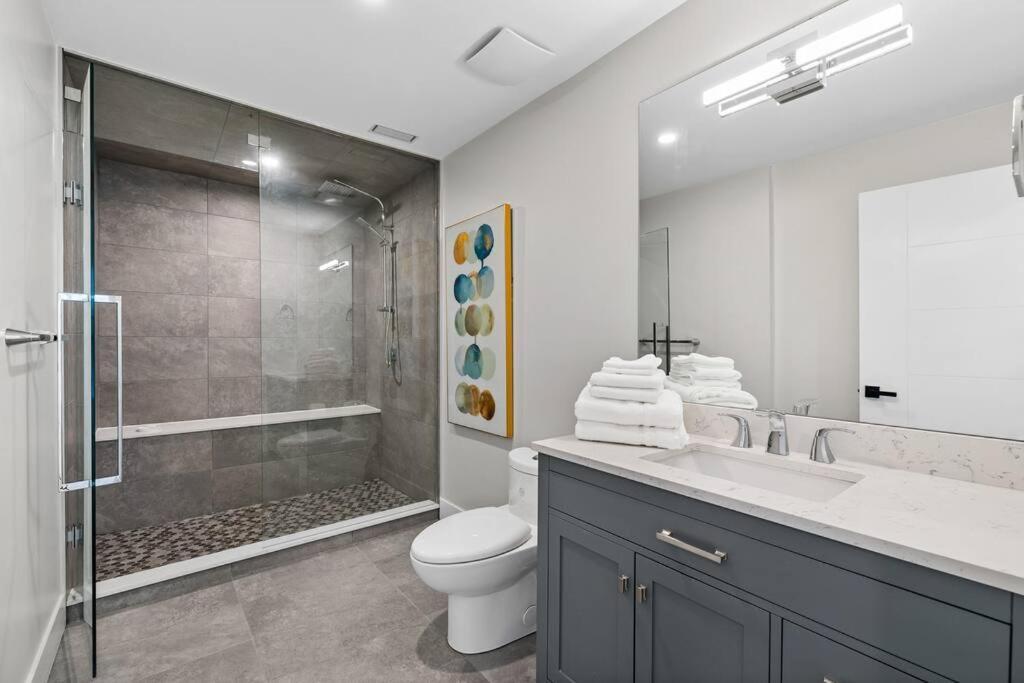 Luxurious 5 Bedroom House With Pool & Sauna West Kelowna Extérieur photo