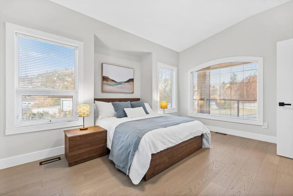 Luxurious 5 Bedroom House With Pool & Sauna West Kelowna Extérieur photo