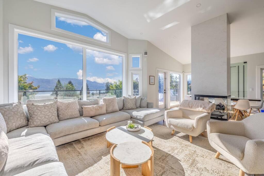 Luxurious 5 Bedroom House With Pool & Sauna West Kelowna Extérieur photo
