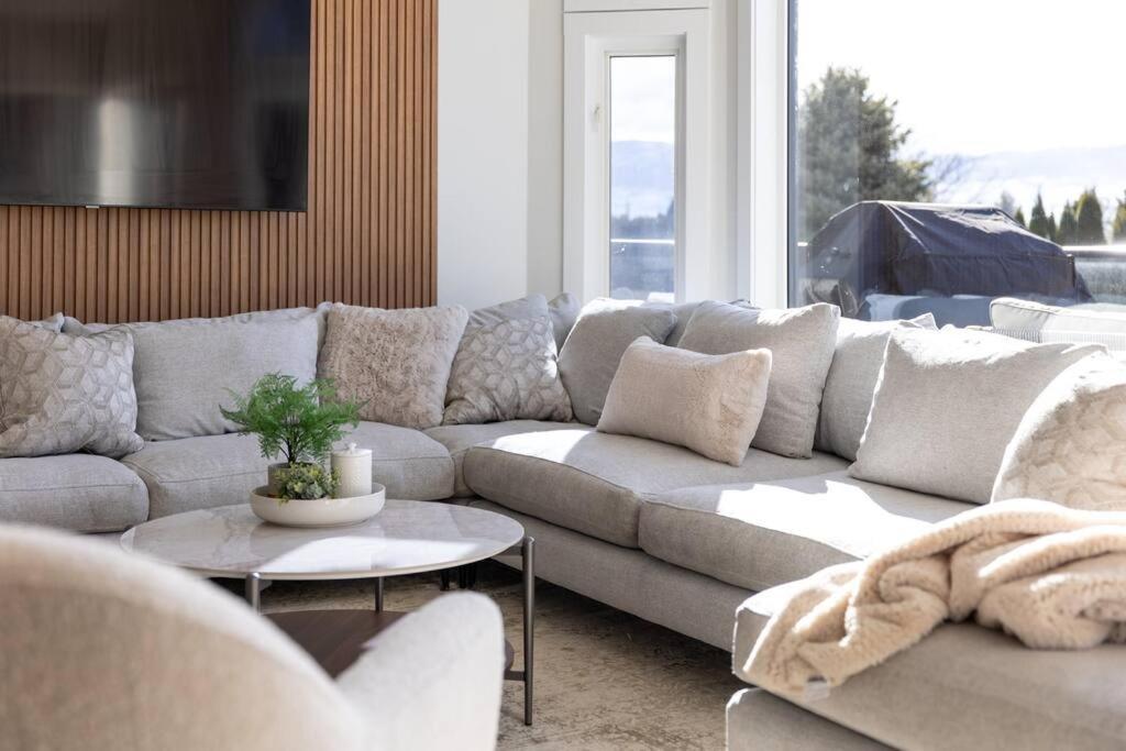 Luxurious 5 Bedroom House With Pool & Sauna West Kelowna Extérieur photo