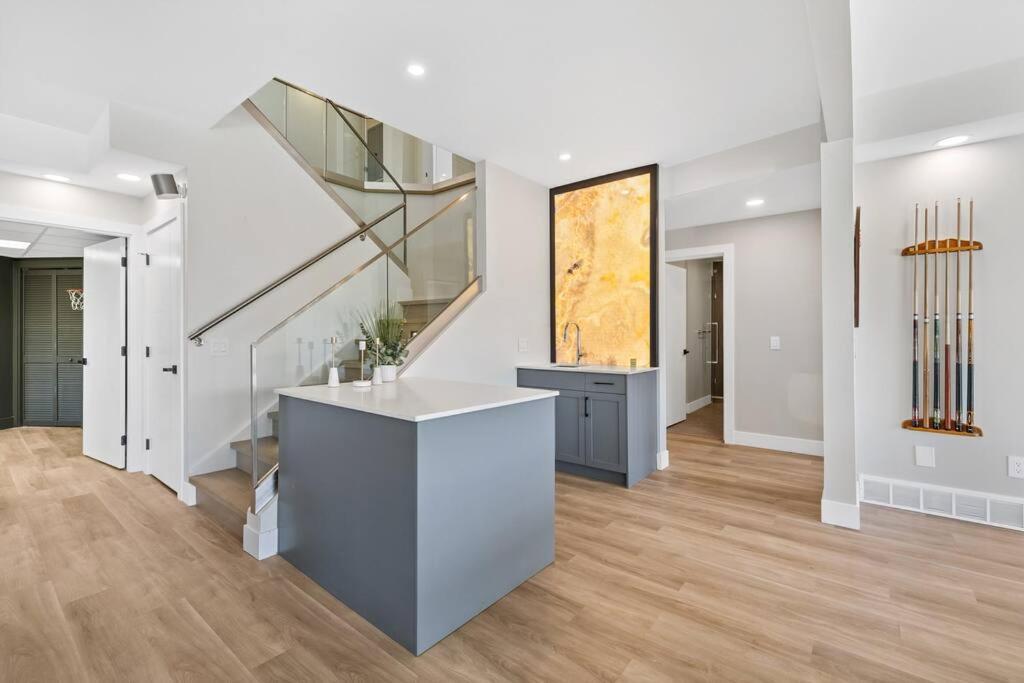 Luxurious 5 Bedroom House With Pool & Sauna West Kelowna Extérieur photo