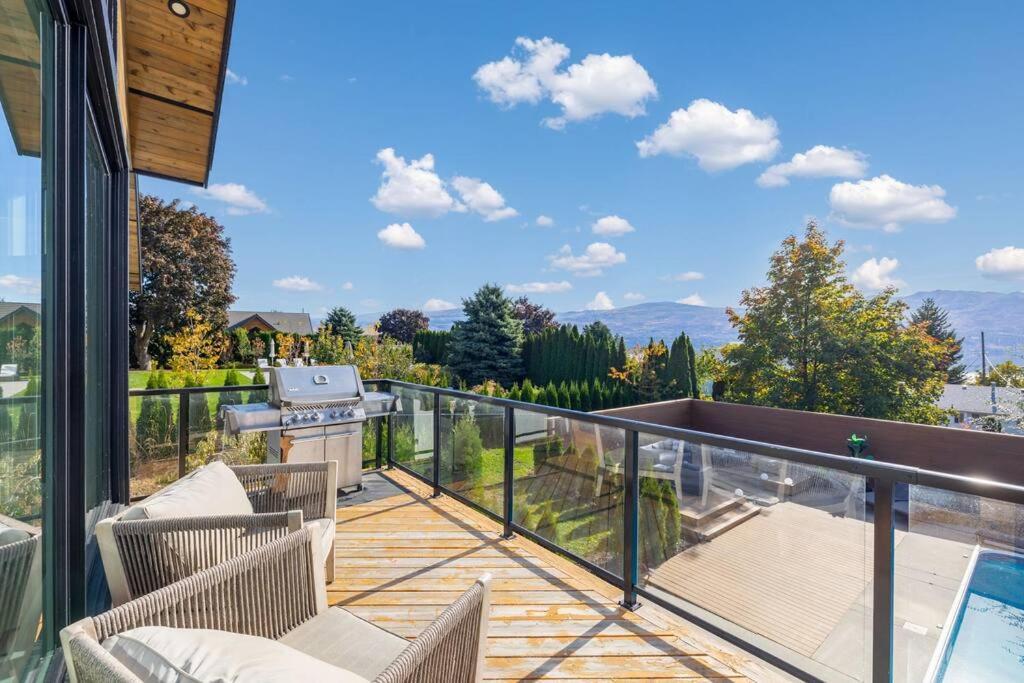 Luxurious 5 Bedroom House With Pool & Sauna West Kelowna Extérieur photo