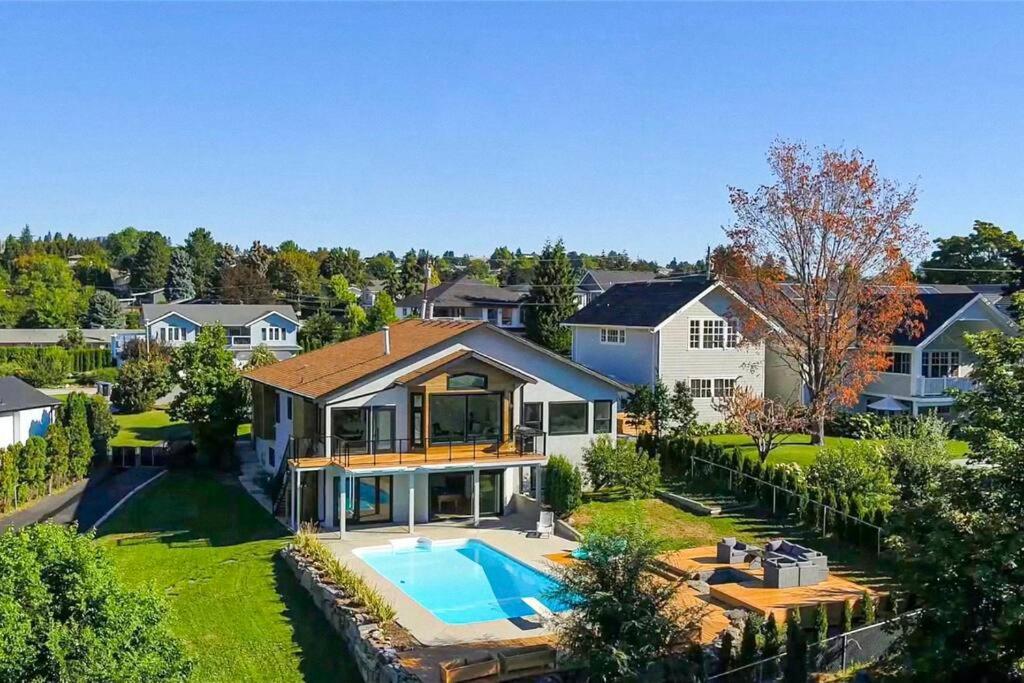 Luxurious 5 Bedroom House With Pool & Sauna West Kelowna Extérieur photo